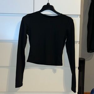 Plain basic black cropped long sleeve top